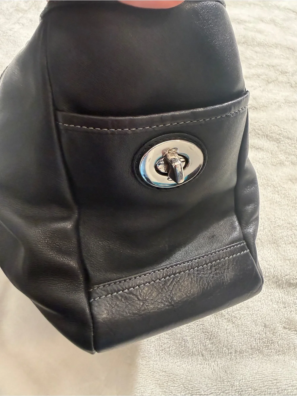Coach Black Pleated Leather Shoulder Bag Vintage Turnlock Side Pockets Lilac TLC